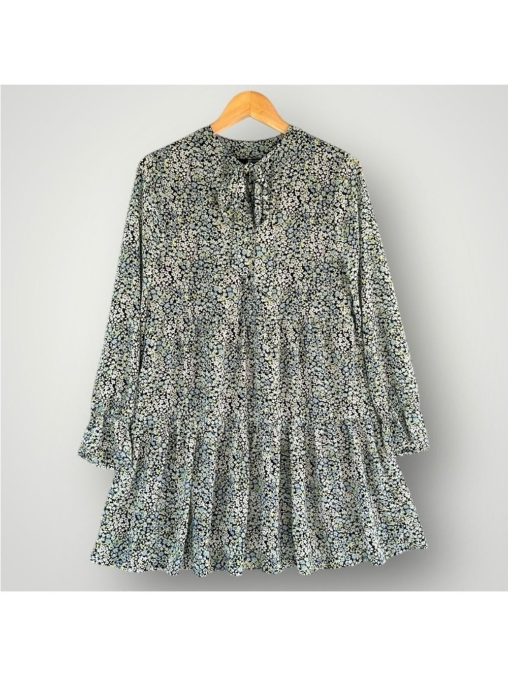 Small Women's Green Floral Tiered Shift Dresslike new